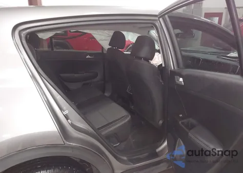 2018 Kia Sportage Lx z USA, uszkodzony, nr VIN KNDPMCAC2J7472299